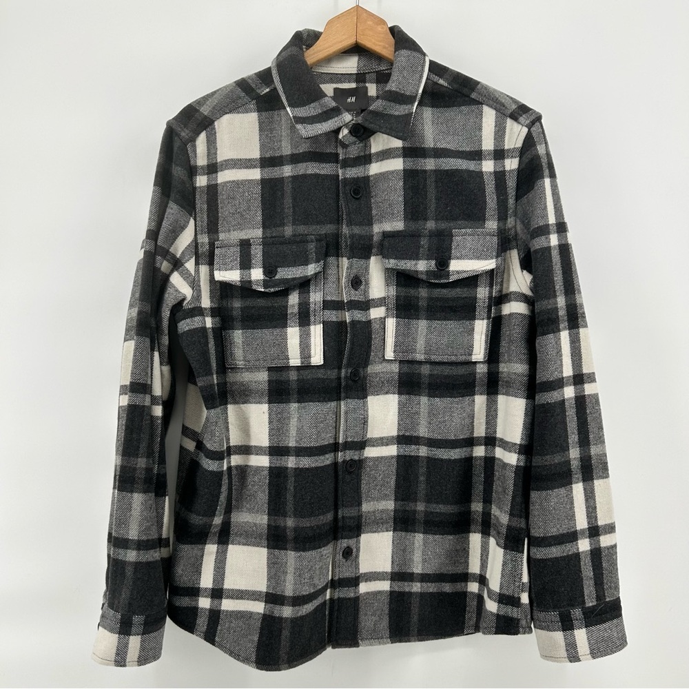 H&M Button Up Black Flannel Plaid Jacket Men’s Sz Medium Shacket Button Up Front